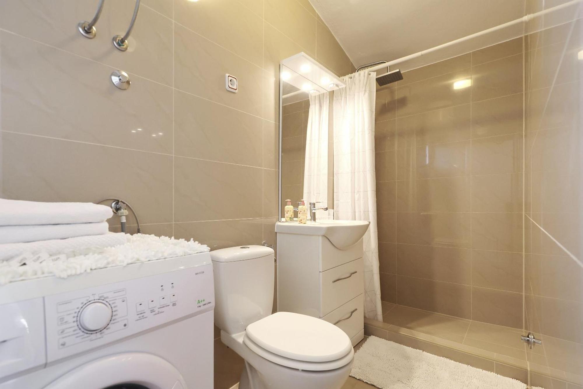 Apartments Rosini, 300M From The Beach With Shared Tavern And Bikes, Nin Eksteriør billede
