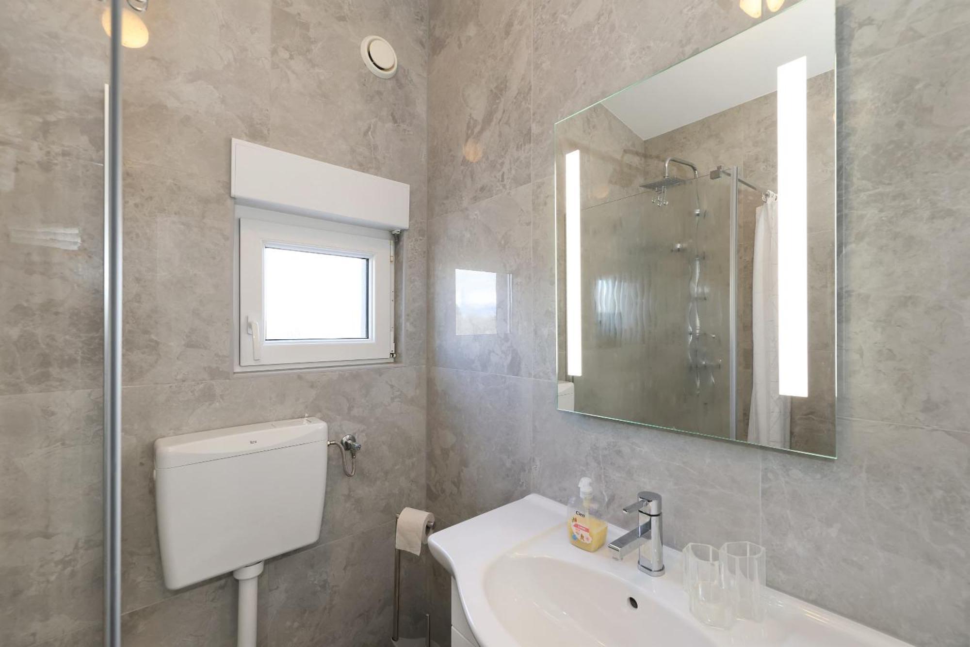 Apartments Rosini, 300M From The Beach With Shared Tavern And Bikes, Nin Eksteriør billede
