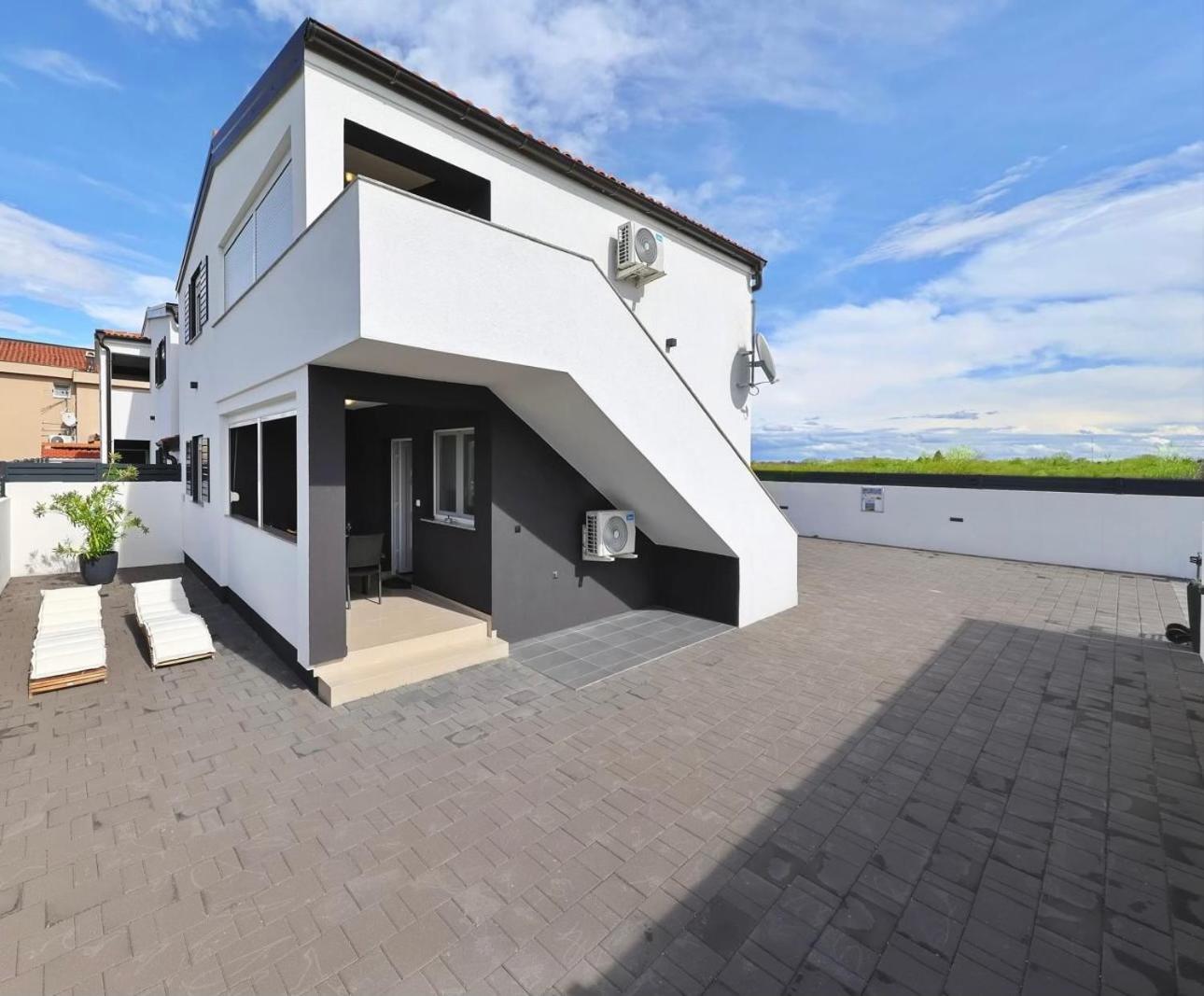 Apartments Rosini, 300M From The Beach With Shared Tavern And Bikes, Nin Eksteriør billede