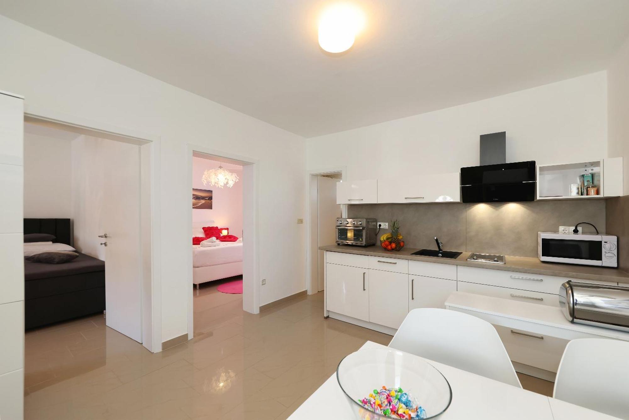 Apartments Rosini, 300M From The Beach With Shared Tavern And Bikes, Nin Eksteriør billede