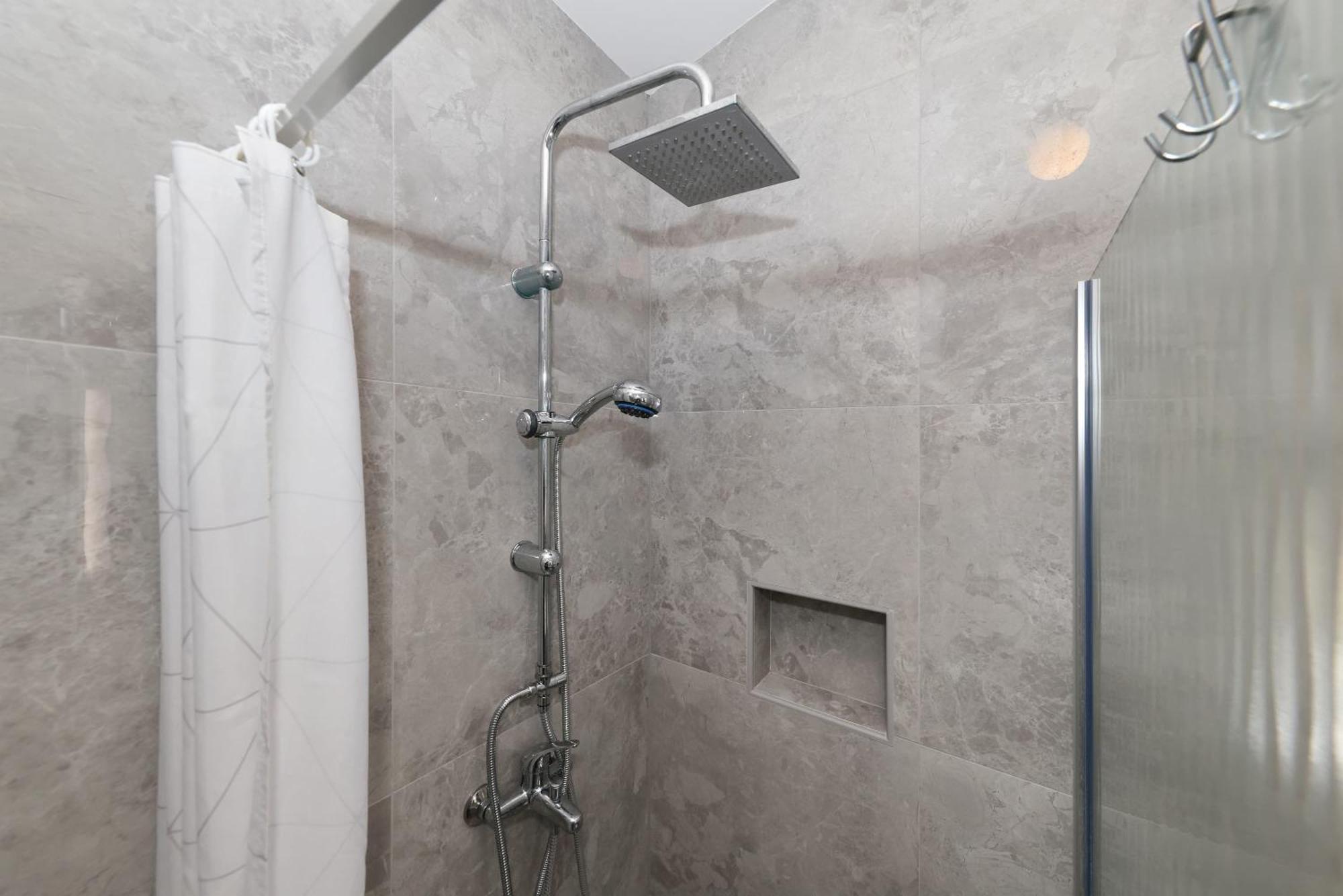 Apartments Rosini, 300M From The Beach With Shared Tavern And Bikes, Nin Eksteriør billede