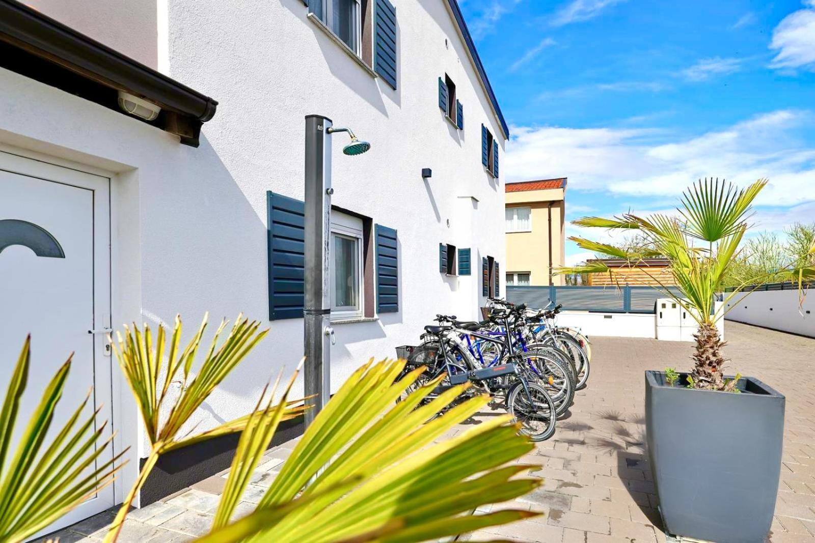 Apartments Rosini, 300M From The Beach With Shared Tavern And Bikes, Nin Eksteriør billede