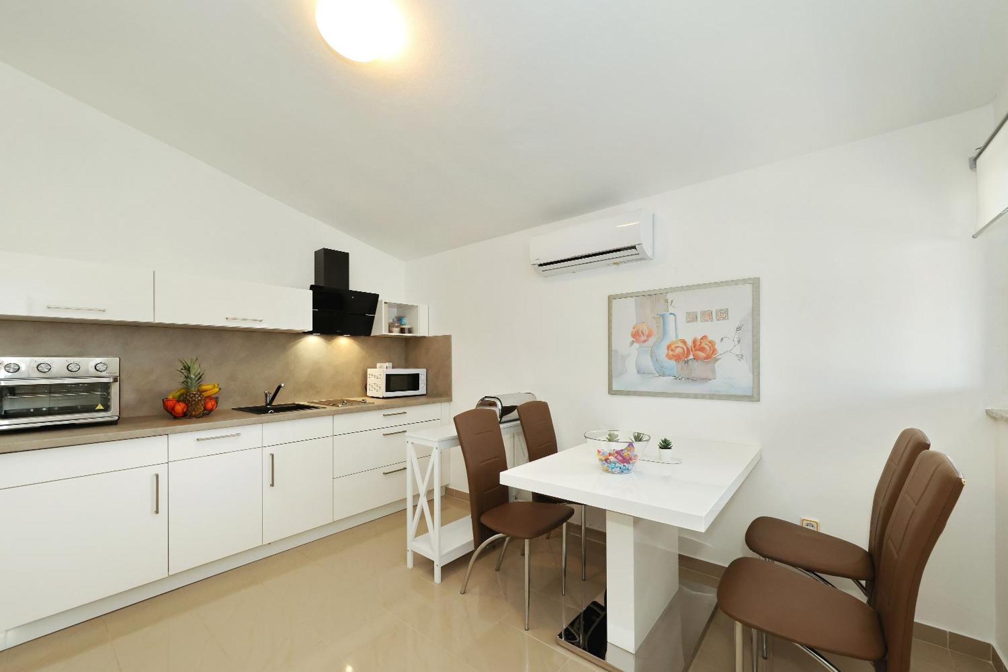 Apartments Rosini, 300M From The Beach With Shared Tavern And Bikes, Nin Eksteriør billede