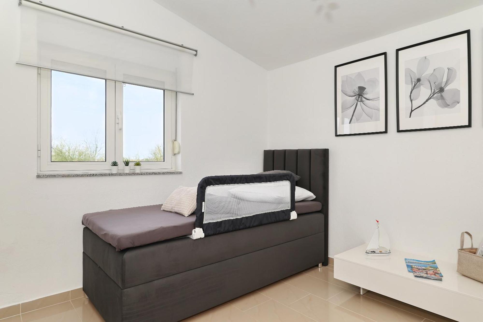 Apartments Rosini, 300M From The Beach With Shared Tavern And Bikes, Nin Eksteriør billede